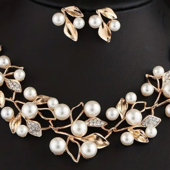 Necklace & Earrings Set - Branch Leaf - Faux Pearls, Gold tone Chain - Picture 6 of 6